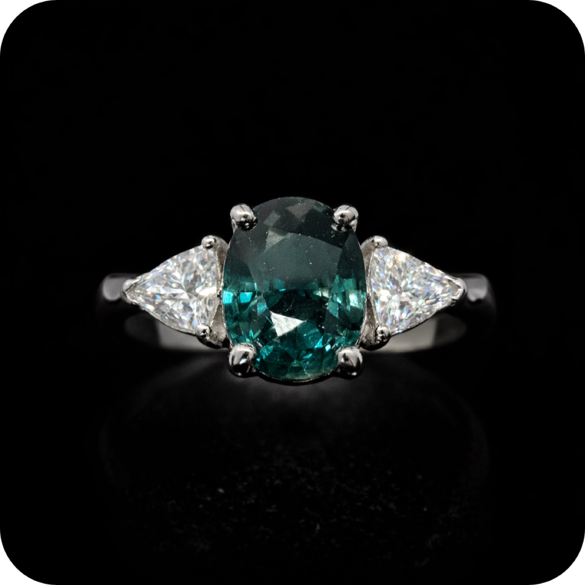 Anillo de compromiso con zafiro natural y diamantes en oro blanco 14K